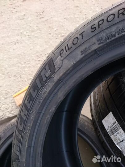 Michelin Pilot Sport 4 S 295/35 R21 107Y