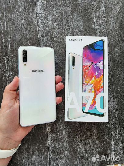 Телефон Samsung A70