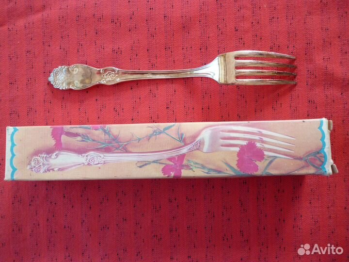 Десертные ножи и вилки