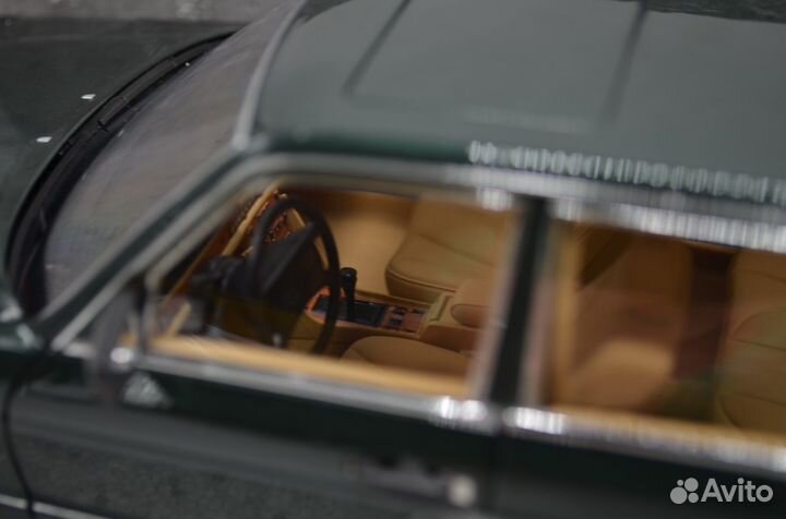 1/18, Mercedes-Benz 560 SEL (V126) Malachit, Norev