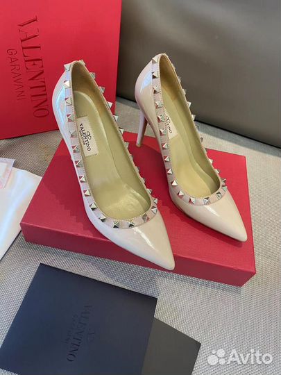 Туфли женские Valentino с шипами