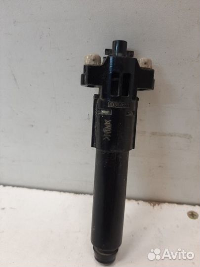 Форсунка омывателя передняя правая Lexus Lx 3