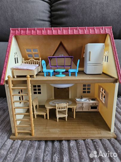 Дом Sylvanian Families, с холодильником и мебелью