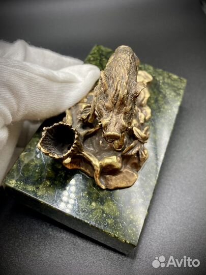 Бронзовая статуэтка подставка под ручку кабан