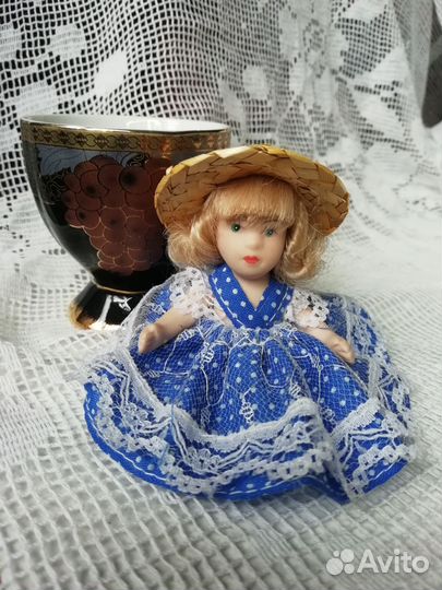 Кукла фарфоровая коллекционная