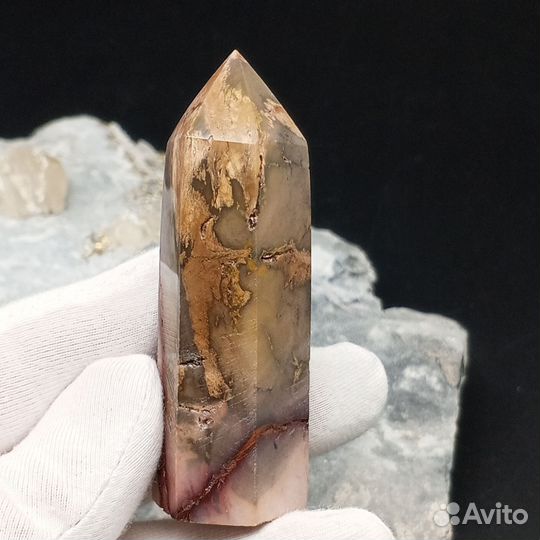 Яшма мукаит кристалл