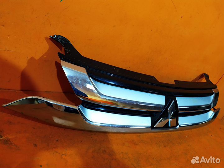 Решетка радиатора Mitsubishi Outlander 3 2015-2018