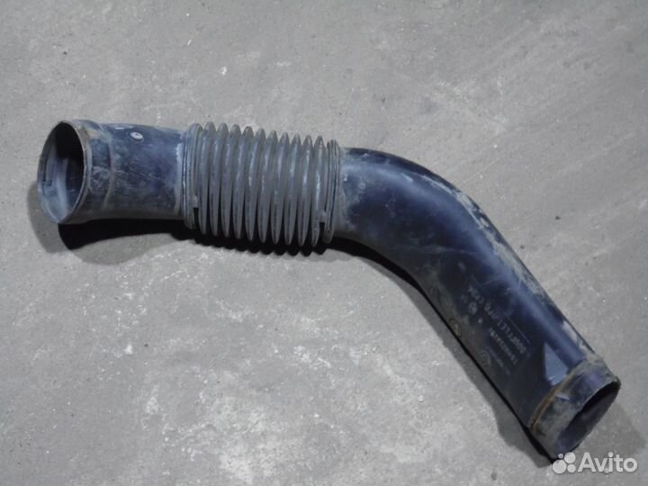 Патрубок воздушного фильтра Рено Дастер