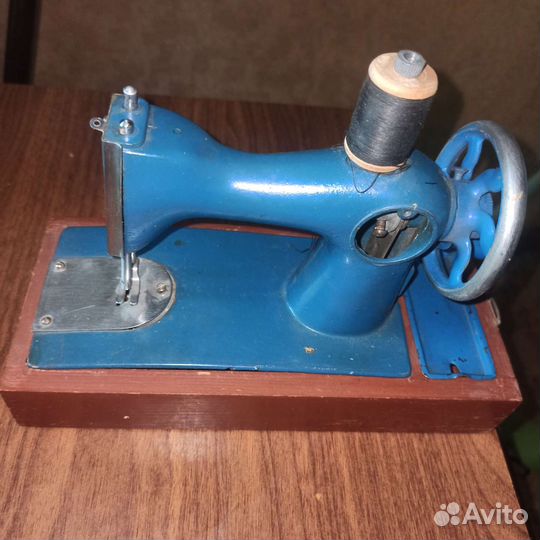 Детская швейная машинка СССР