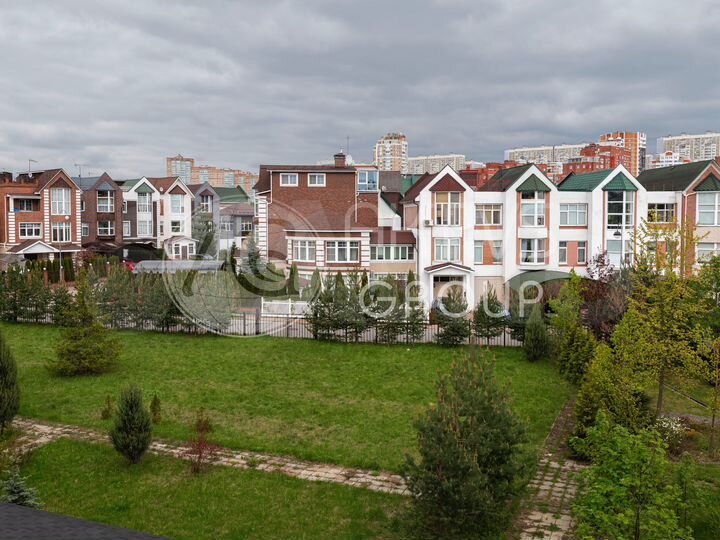 Таунхаус 349 м² на участке 3 сот.