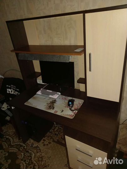 Письменный/компьютерный стол