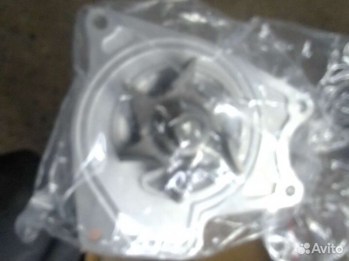 Водяная помпа Митсубиси Паджеро