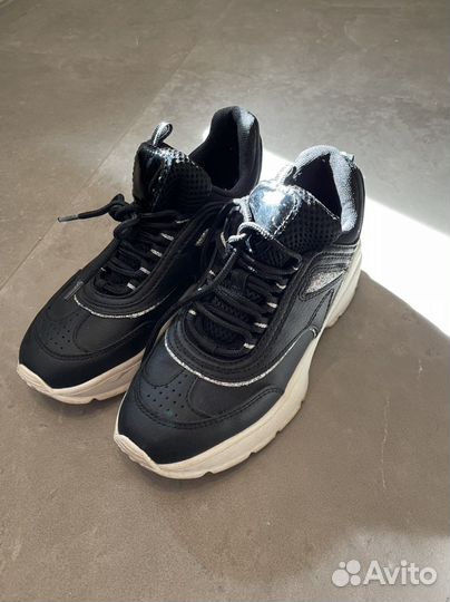 Кроссовки для девочки