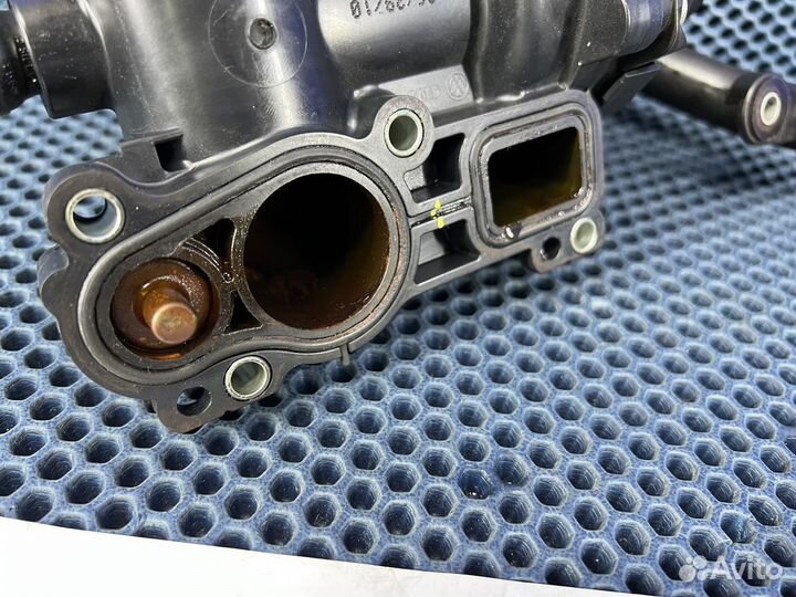 Помпа Термостат Volkswagen Tiguan CAW 2.0