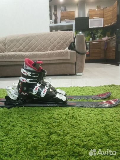 Горнолыжные ботинки и лыжи