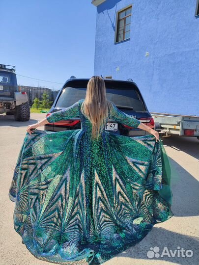 Вечернее платье