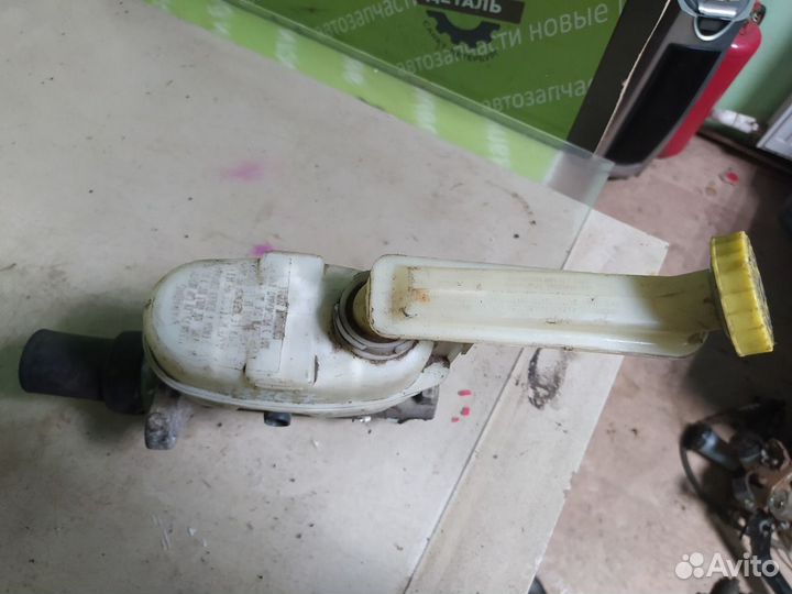 Главный тормозной цилиндр Dodge Caravan 3 3.0