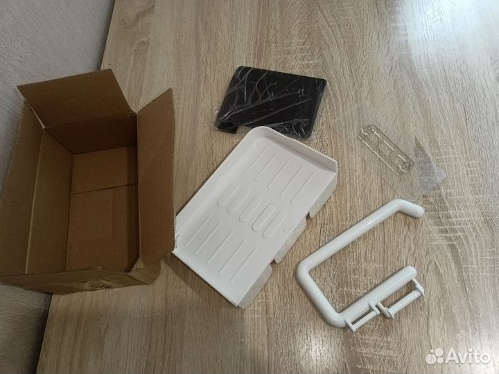 Держатель для туалетной бумаги с полкой