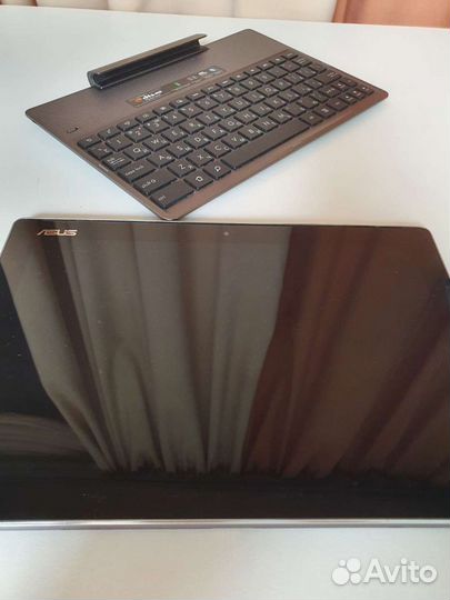 Asus ZenPad 10 с докстанцией клавиатурой
