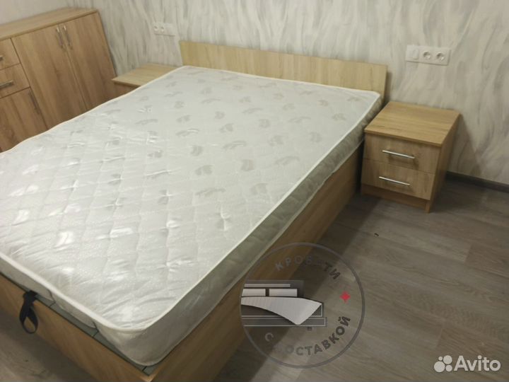 Кровать двухспальная с матрасом