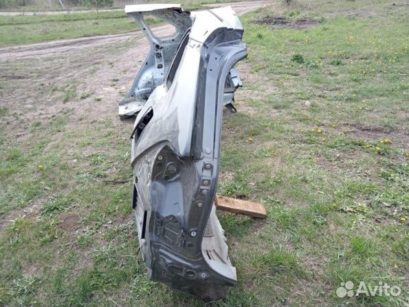 Левая задняя четверть Toyota RAV4 XA50