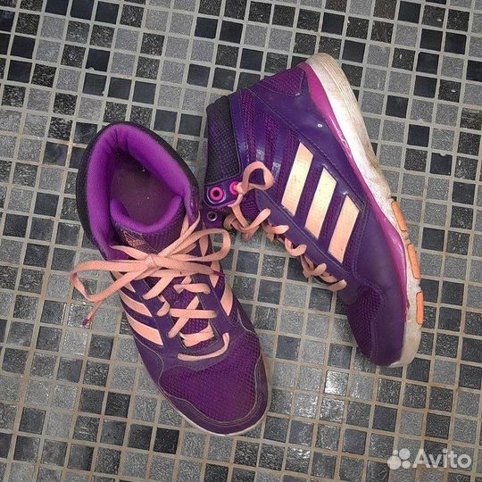 Обувь 35 раз.(зелёные) 36 раз.(фиолетовые )