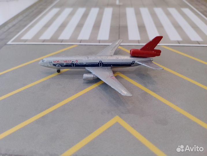 Самолёт Douglas DC-10