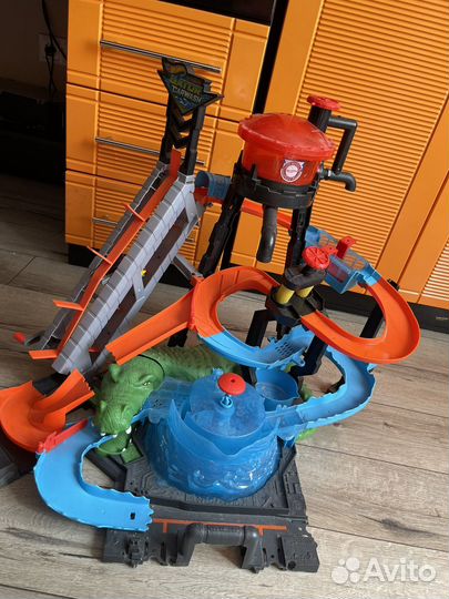 Hot Wheels City трек с крокодилом