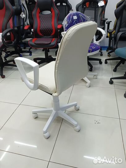 Компьютерное кресло слон кость