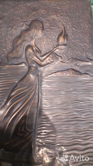 Картина гравюра- медная чеканка -Девушка с факелом