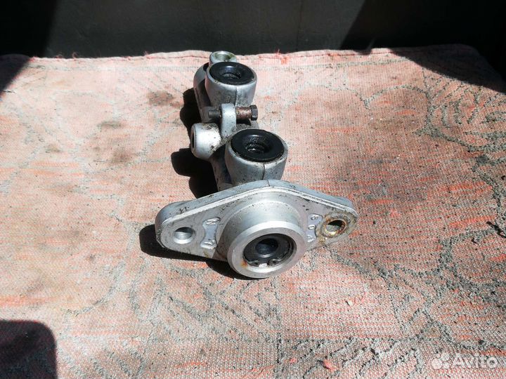 Главный тормозной цилиндр Хонда CR-V 1