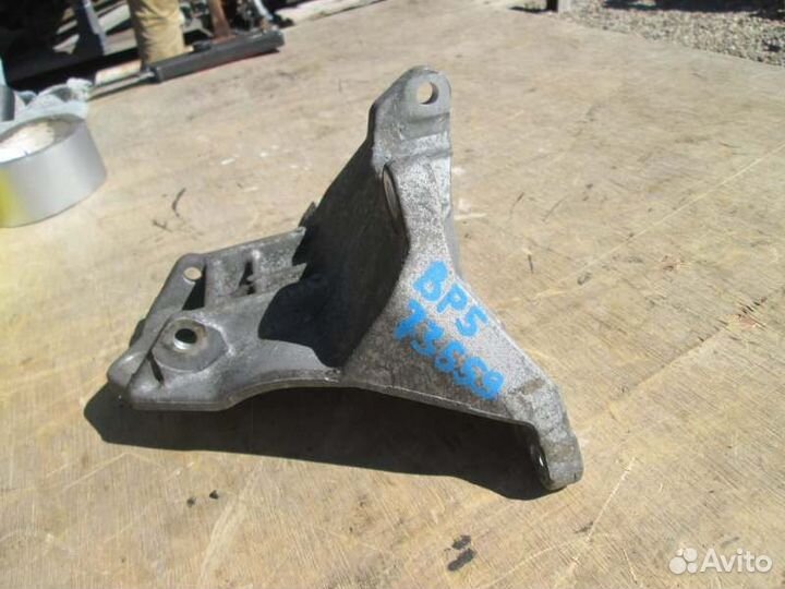 Кронштейн компрессора кондиционера Subaru Legacy