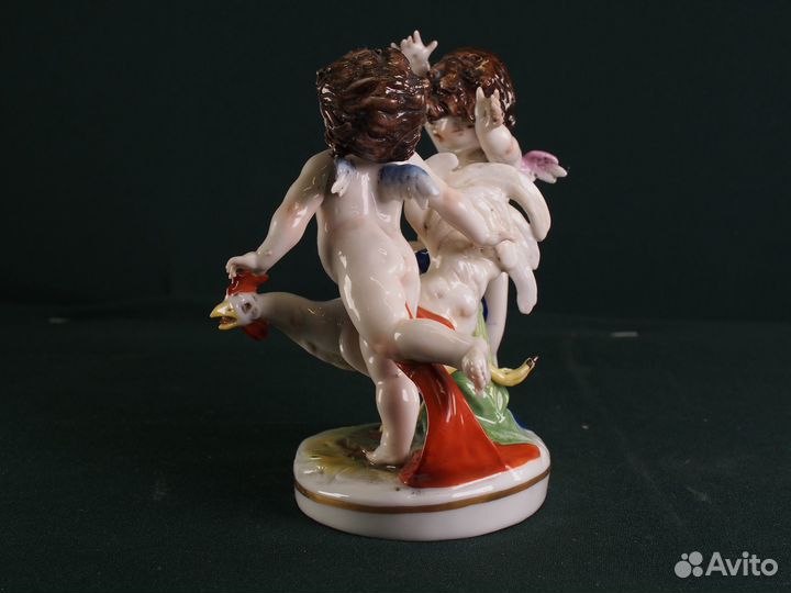 Фарфоровая статуэтка 