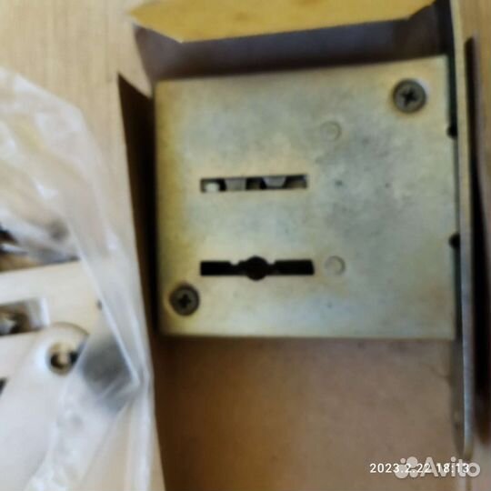 Замок дверной