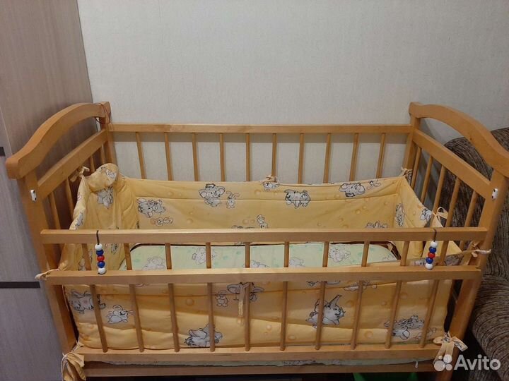 Кроватка-маятник, матрас, бортики в комплекте
