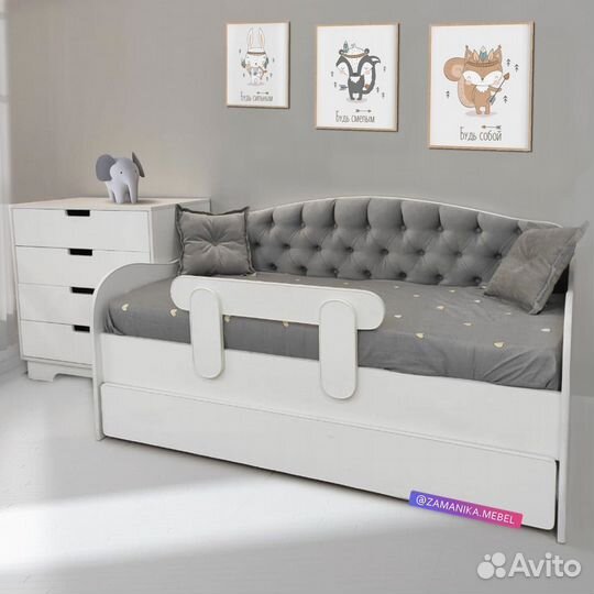 Детская кровать с мягкой спинкой