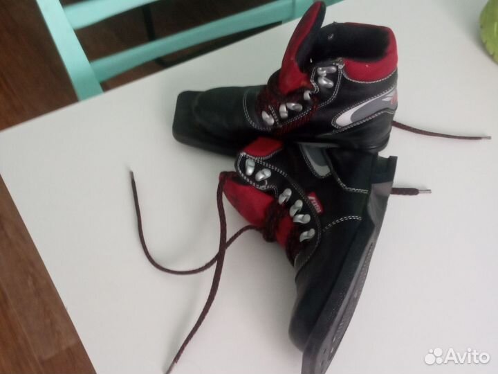 Лыжные ботинки
