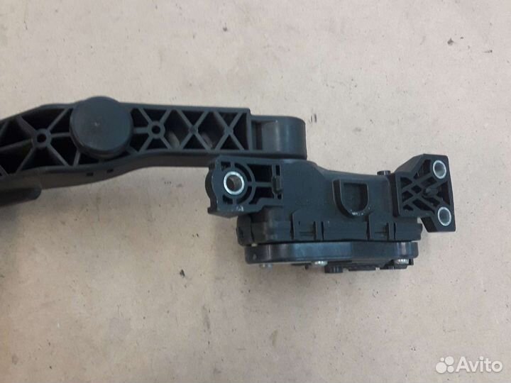 Педаль газа Volkswagen touareg gp 3.0tdi
