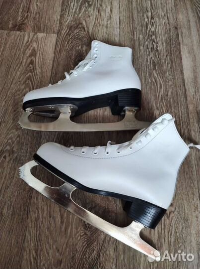 Коньки фигурные натуральная кожа р.38