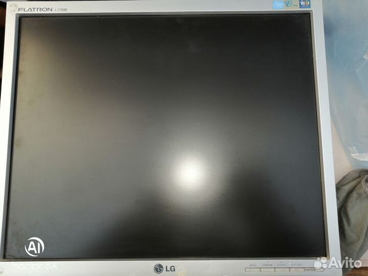 Монитор LG17