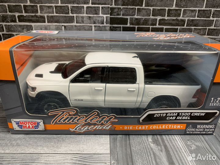 Модель 1/24 Dodge Ram 1500 (белый)