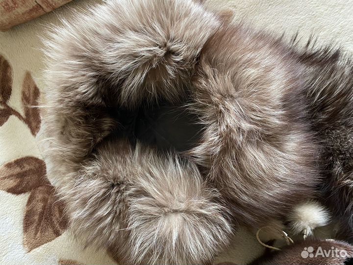 Меховые шапки и воротник