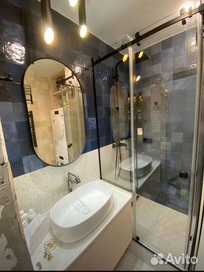 Душевые стеклянные ограждения с установкой