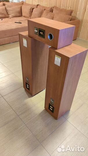 Акустические колонки JBL