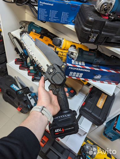 Аккумуляторный сучкорез пила