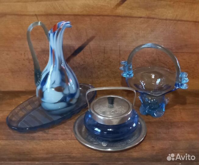 Предметы из цветного стекла и мельхиора