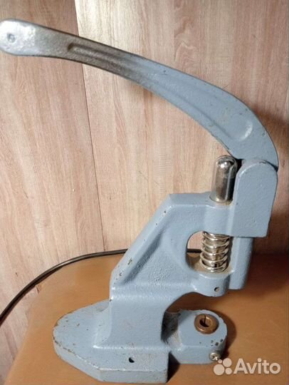 Пресс для установки фурнитуры