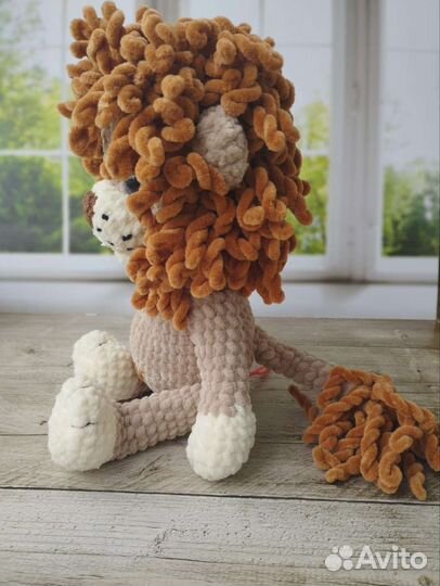 Вязаная игрушка львëнок