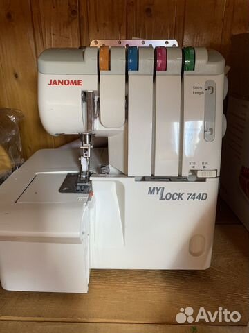 Оверлок бытовой Janome MyLock744D