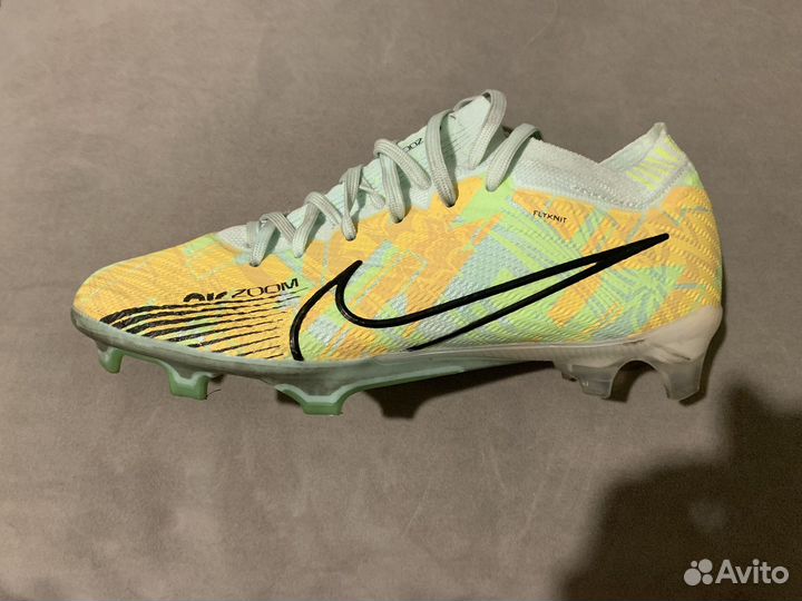 Футбольные бутсы nike